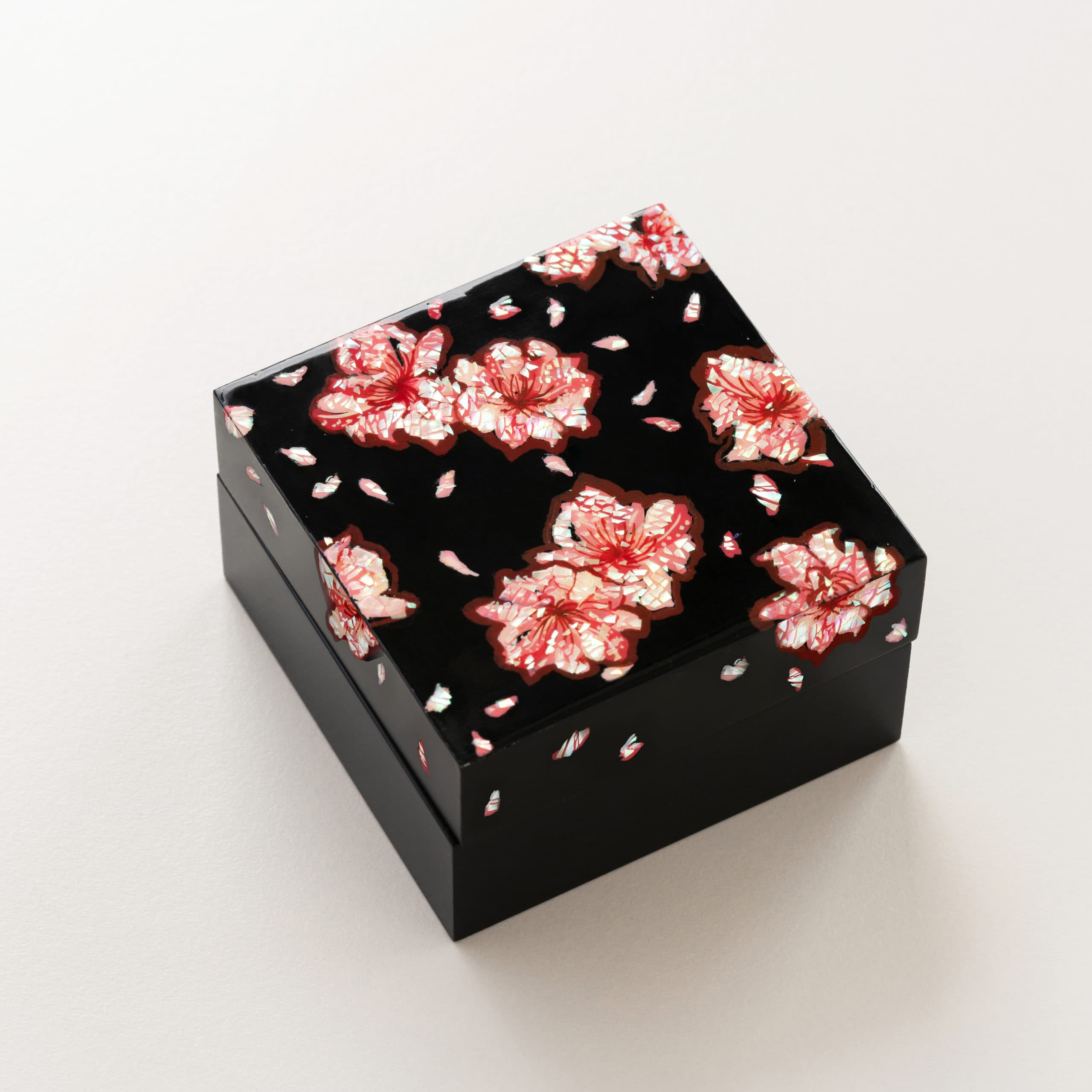 Nacre Jewel Box _The scent of cherry blossoms