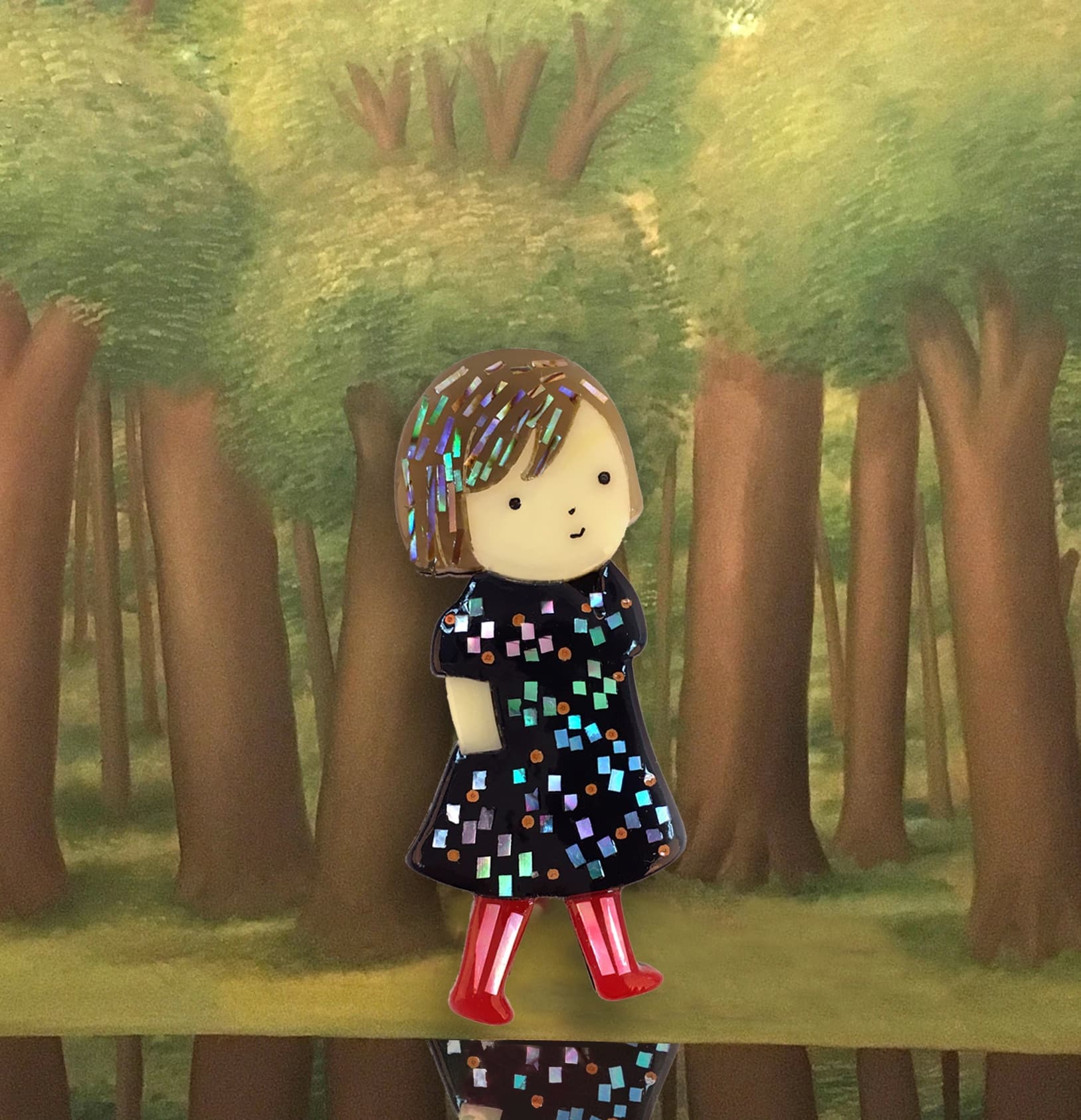 Nacre brooch Girl