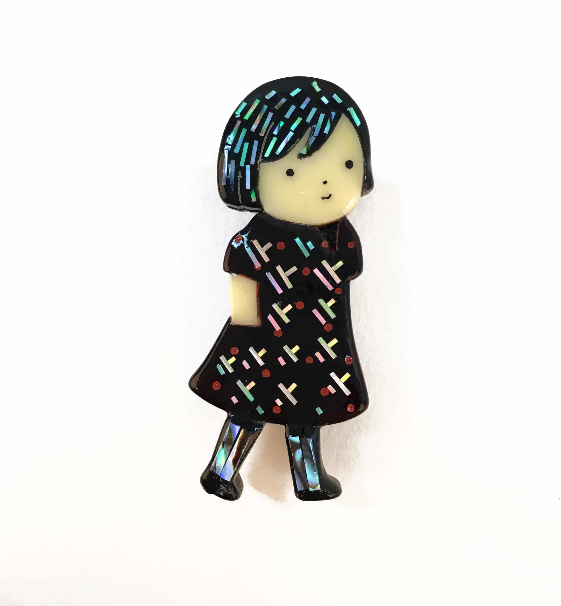 Nacre brooch Girl 2