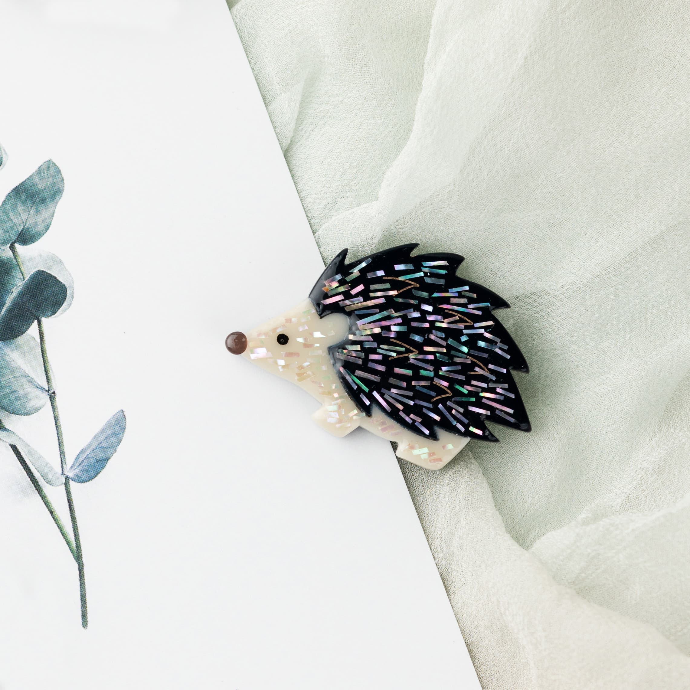 Nacre brooch_ Little hedgehog 2