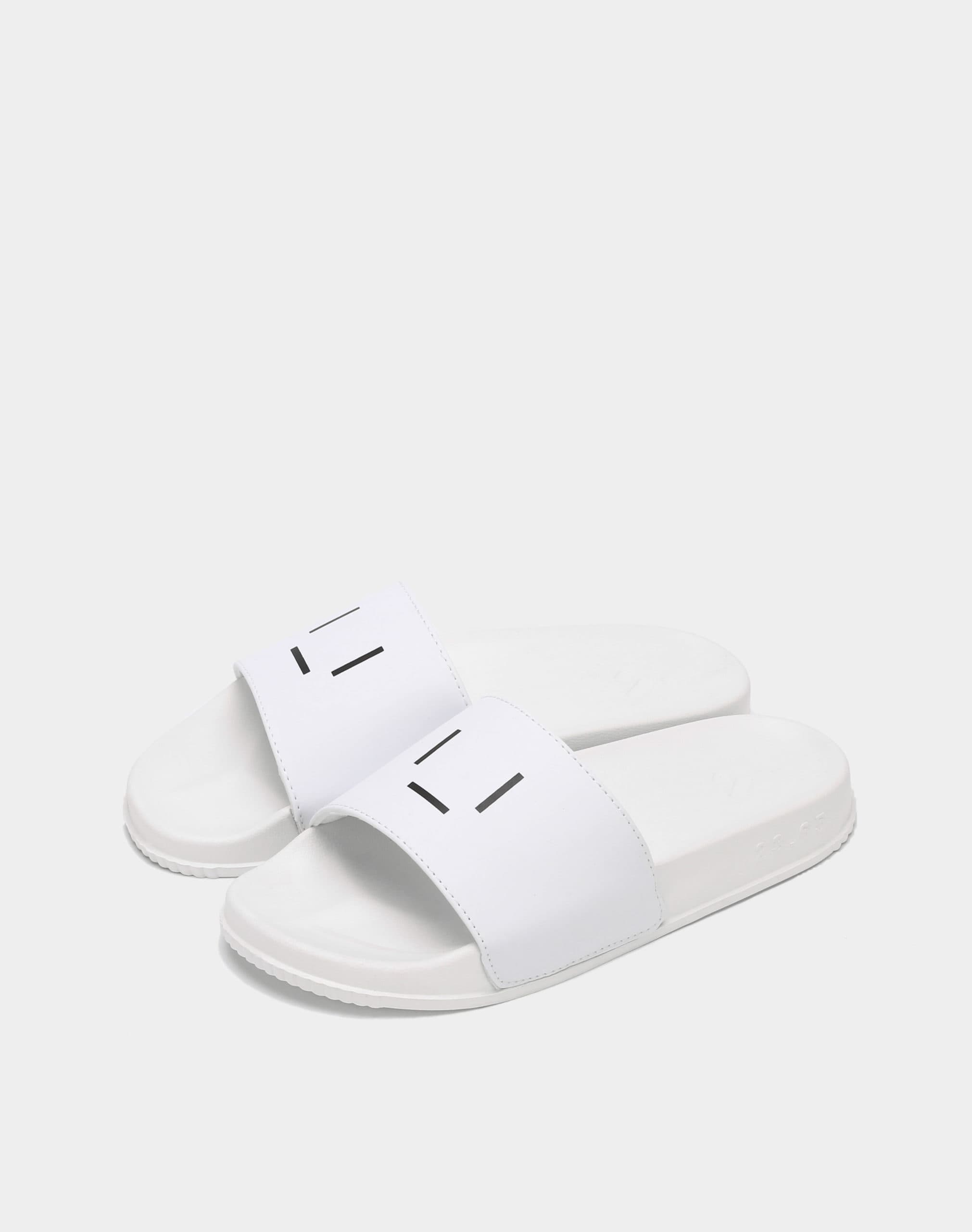 [23.65] EMOTICON SLIPPER WHITE ★hit item☆