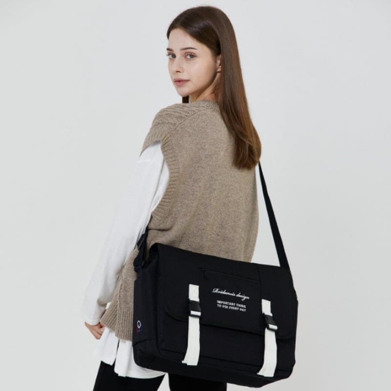 roi des rois / CLAP CLAP MESSENGER BAG / Wearing IVE