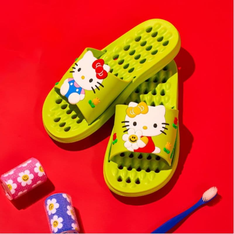 WIGGLE WIGGLE / HELLO KITTY BATHROOM SLIPPERS
