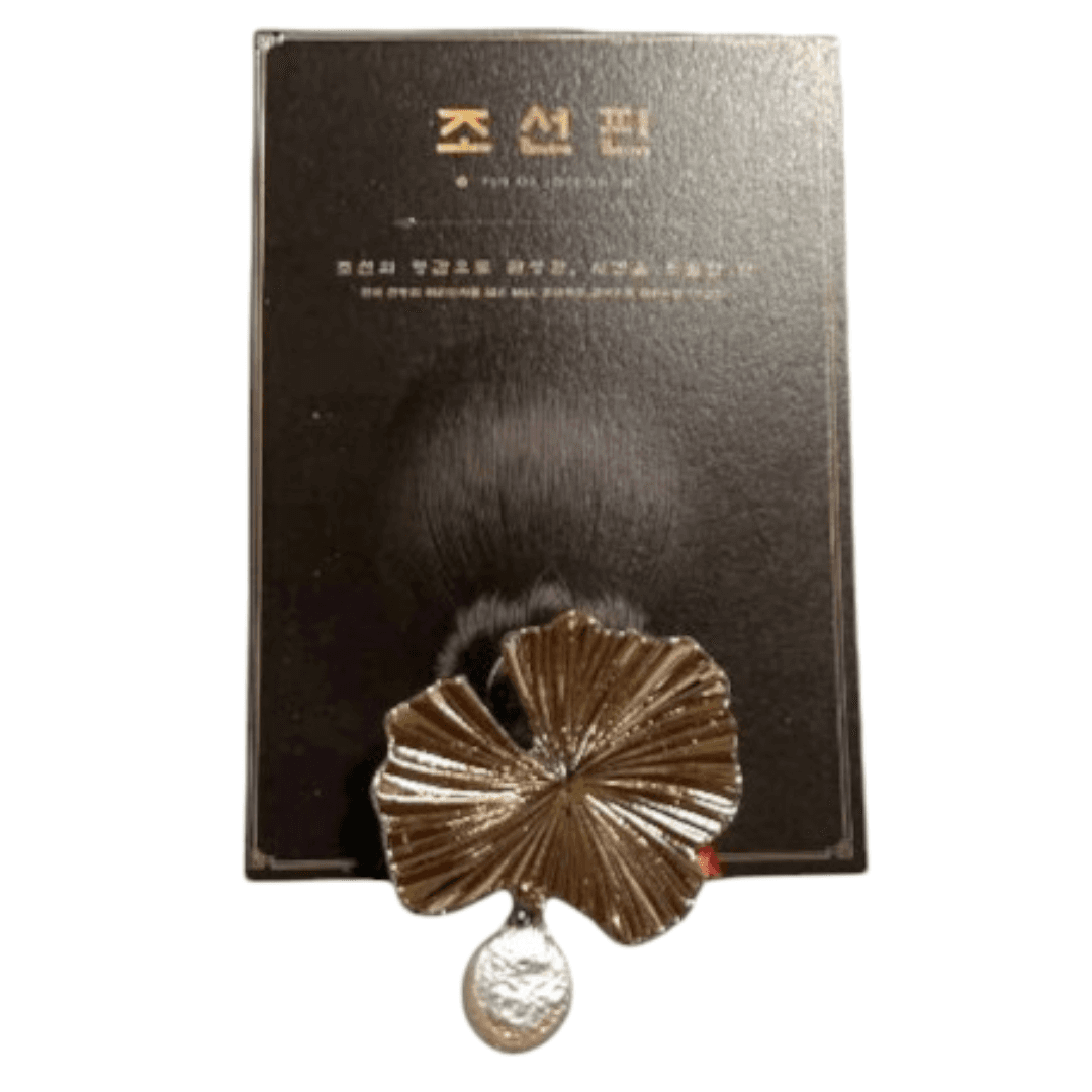 Pin of Joseon Lotus Shell Pearl Drop Brooch – Korean Traditional Motif Souvenir Pin with Pearl Accent, Hypoallergenic Accessory
